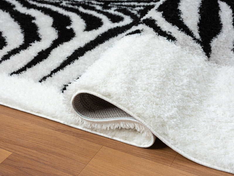 Comfy Area Rug 225 - BK/WT - 8' x 10'