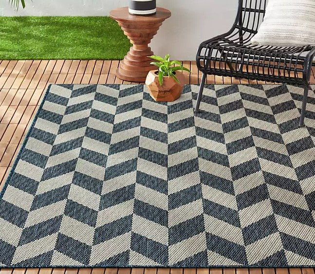 Herringbone Indoor/Outdoor Area Rug - 5'2" x 7'2" Navy