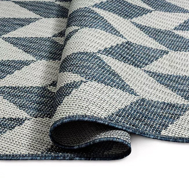 Herringbone Indoor/Outdoor Area Rug - 5'2" x 7'2" Navy